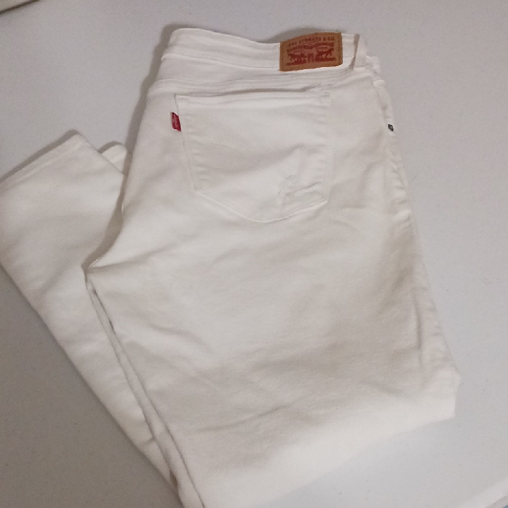 Levis 711